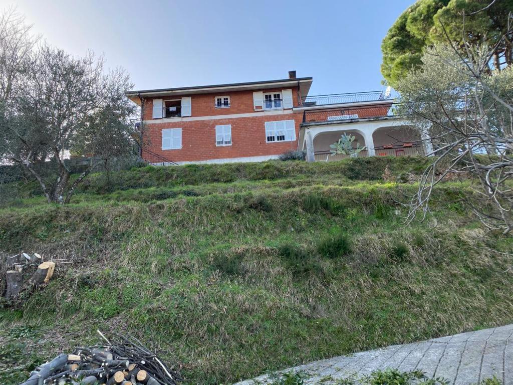 Casa Vacanza Villa Patrizia Follo Alto Ngoại thất bức ảnh
